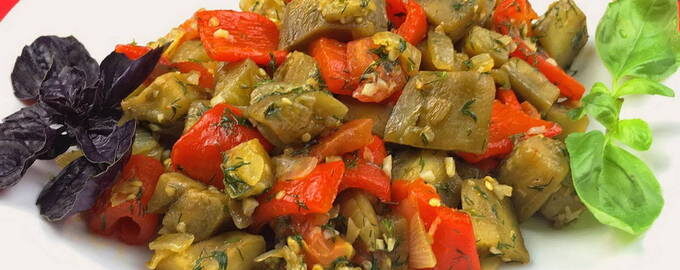 Простой рецепт овощного рагу с кабачками и баклажанами