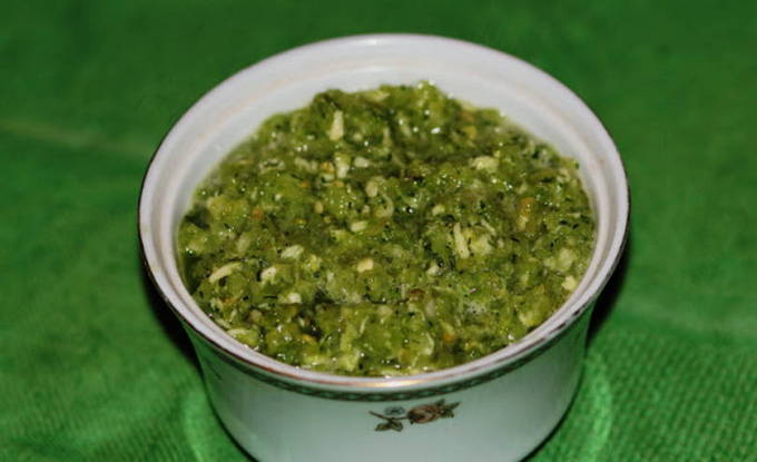 Острая абхазская аджика из зеленого перца