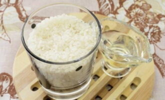 Рассыпчатый рис в мультиварке готовится очень просто. Подготавливаем продуктовый набор.