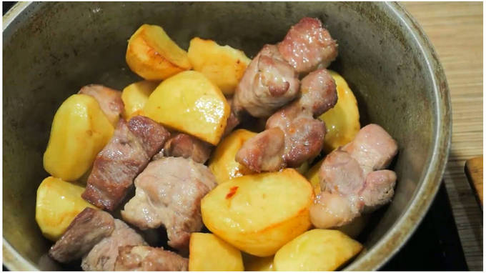 Рецепт тушенной в кастрюле картошки