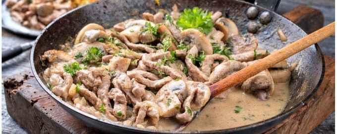 Вкусный Рецепт: Свинина тушеная с грибами