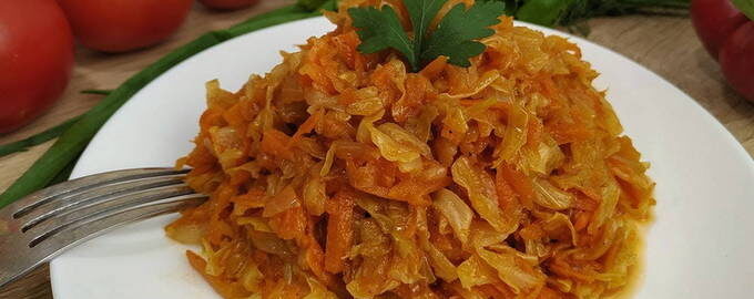 Жареная капуста с сосисками на сковороде — рецепт с фото пошагово