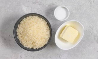 Как сварить рассыпчатый рис в кастрюле? Подготовим необходимые продукты по списку.