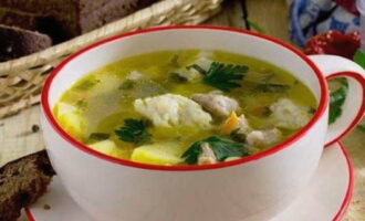 Теперь вы знаете, как приготовить простые клецки для супа из муки и яйца. Берите на заметку.