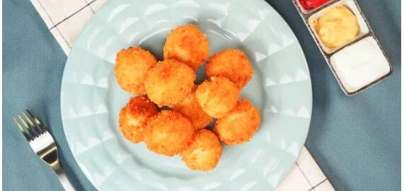 Аппетитные сырные шарики: 7 рецептов на сковороде
