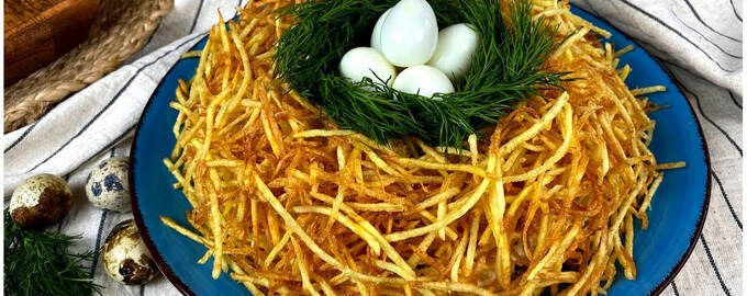 Салат «Гнездо глухаря» с куриным филе и огурцами