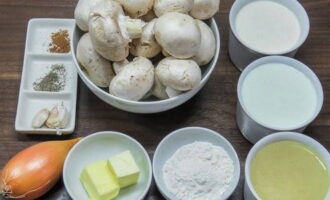 Как приготовить классический крем-суп из шампиньонов? Подготовим необходимые продукты по списку.