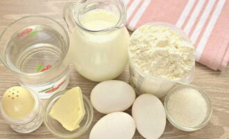 Как испечь заварные блины на молоке с кипятком? Подготовим необходимые продукты по списку.