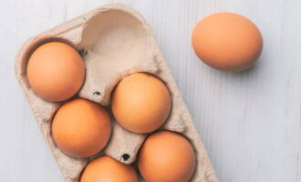 Как приготовить яйцо пашот в домашних условиях? Яйцо должно быть свежим, иначе блюдо может не получиться.