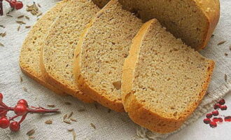 Ржаной хлеб в хлебопечке в домашних условиях готов. Нарезайте и угощайтесь!