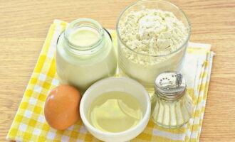 Как приготовить классическое тесто для пельменей с яйцом и растительным маслом в домашних условиях? Достаем все нужные продукты по списку.